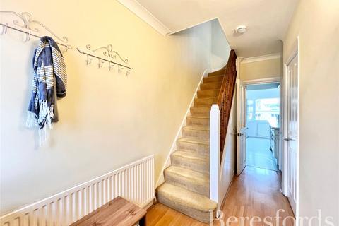 49 Primrose Glen, Hornchurch, RM11 2NL