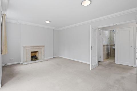 2 bedroom flat to rent - Belvedere Close, Esher, Surrey, KT10