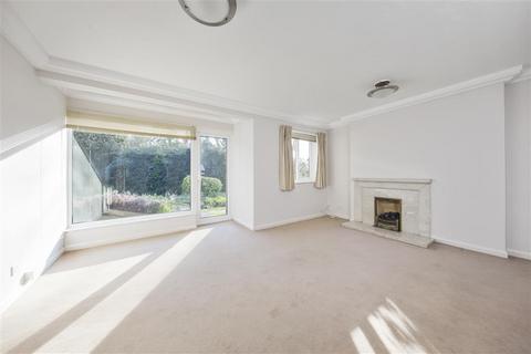 2 bedroom flat to rent - Belvedere Close, Esher, Surrey, KT10