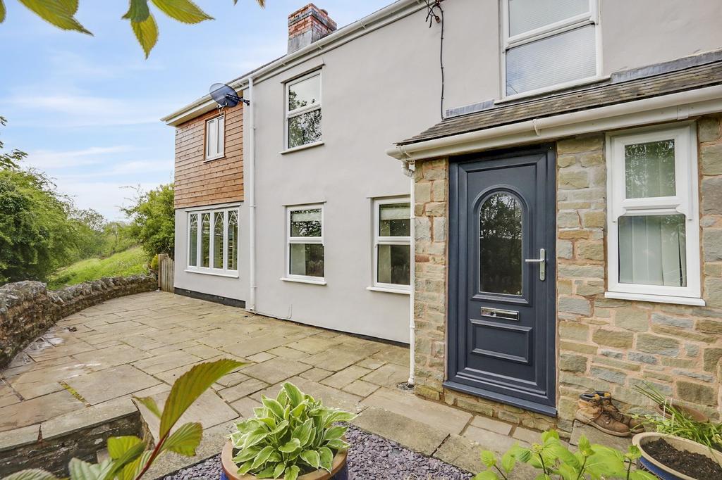 Ruardean Hill, Drybrook, Gloucestershire. GL17 9AP 3 bed semidetached