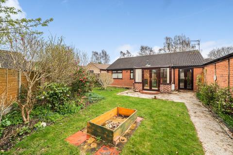 2 bedroom detached bungalow for sale - Leconfield Close, Lincoln, Lincolnshire, LN6