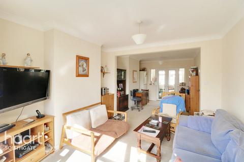3 bedroom end of terrace house for sale - Brodie Road, London