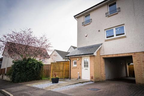 3 bedroom townhouse for sale - Donalds Court, Dundee, DD2