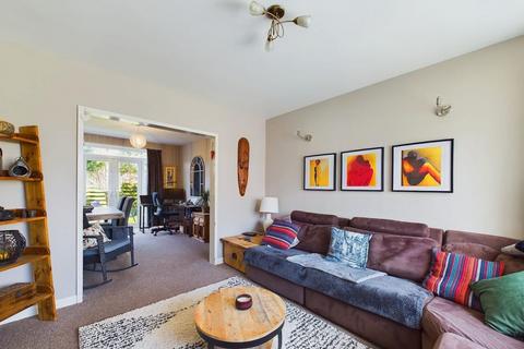 30 Ash Grove, Whitby, YO21 1HU