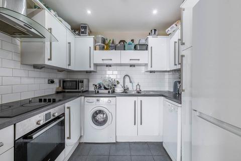 2 bedroom apartment for sale - Blenheim Centre, Prince Regents Road, Hounslow  TW3