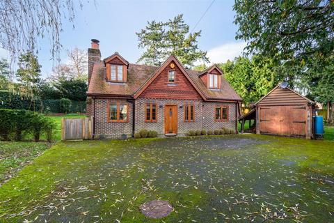 4 bedroom detached house for sale, Willow Cottage, 21a Cedar Close, Horsham, West Sussex, RH12 2BN