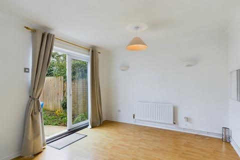 3 bedroom end of terrace house to rent, Hazelwood Close Cambridge