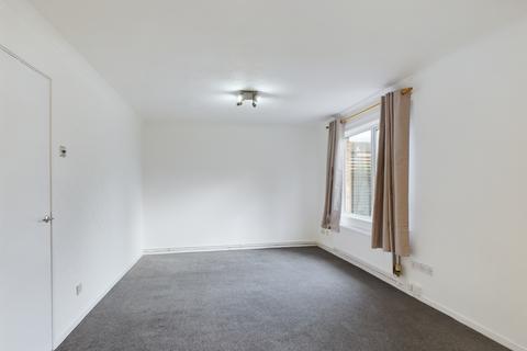 3 bedroom end of terrace house to rent, Hazelwood Close Cambridge