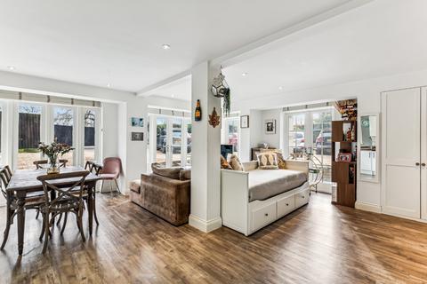 2 bedroom apartment for sale, Clapham Common North Side, London, United Kingdom, SW4
