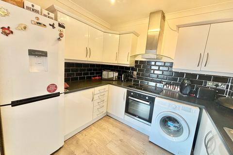 2 bedroom apartment for sale, Flat 5 Silverlink Court, - Link Road, Canvey Island