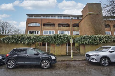 3 bedroom ground floor flat for sale, Grimston Gardens, Folkestone, CT20