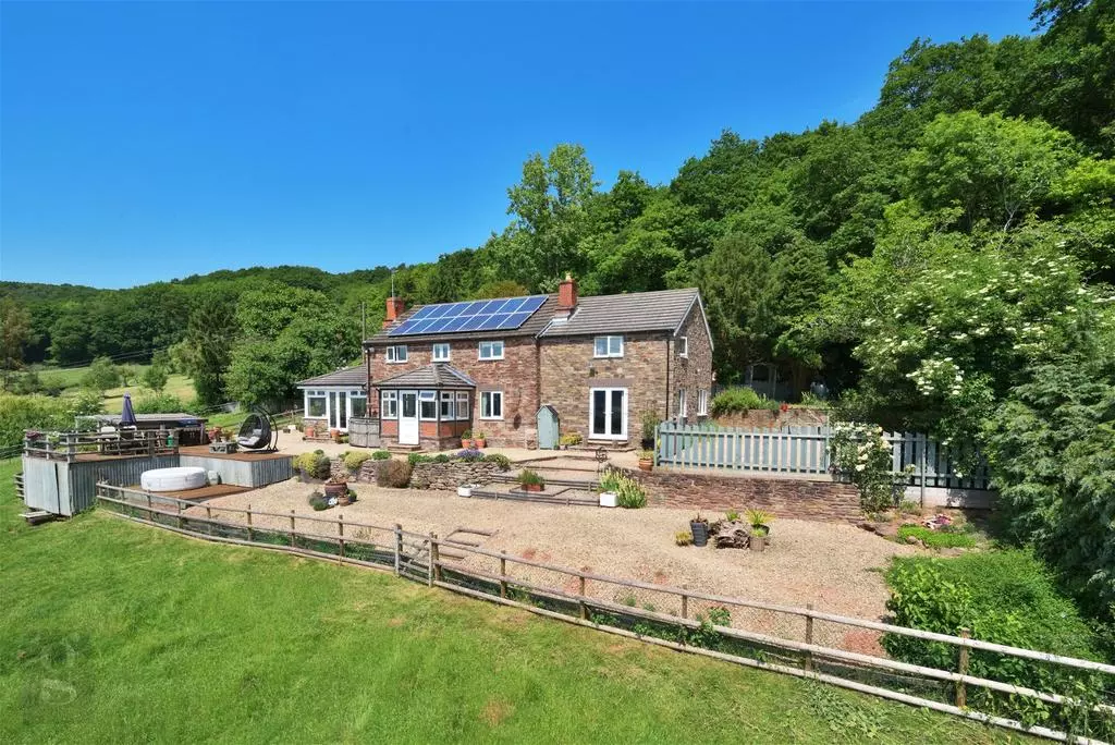 5 bedroom equestrian property for sale