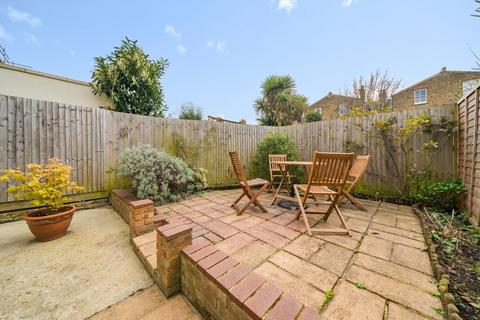 Flat A, 74 Moring Road, Tooting, London, SW17 8DL
