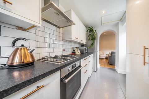 Flat A, 74 Moring Road, Tooting, London, SW17 8DL