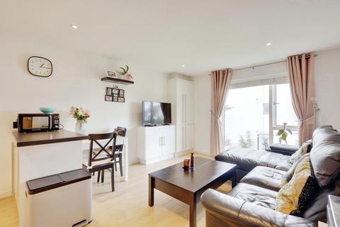 2 bedroom apartment for sale - Pavilion Drive, Leigh-on-sea, SS9
