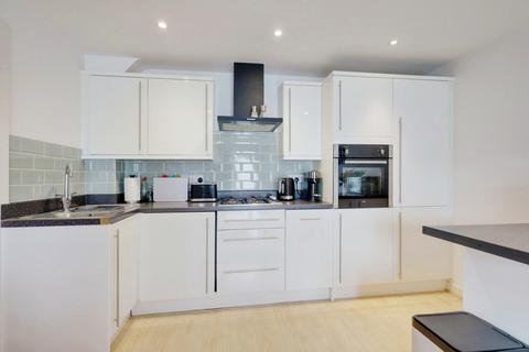 2 bedroom apartment for sale, Pavilion Drive, Leigh-on-Sea, SS9