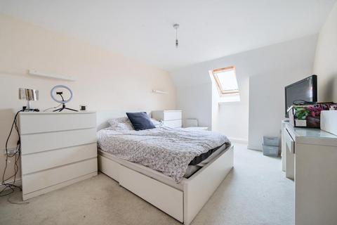 3 Cherry Tree Way, Carterton, OX18 1GE