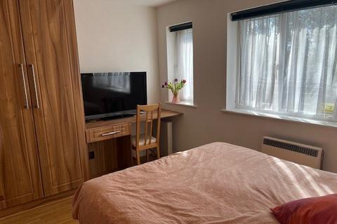 2 bedroom flat for sale - Kelly Court, Northwick Avenue, Kenton, Harrow