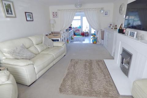 15 Clare Crescent, Leatherhead, KT22 7RF