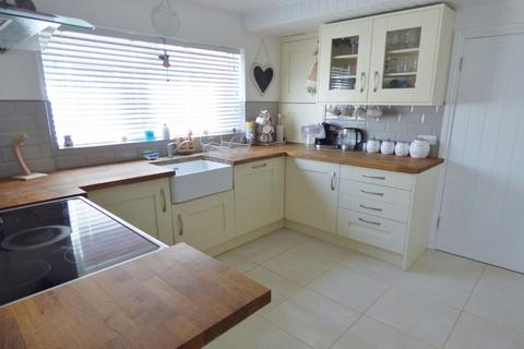 15 Clare Crescent, Leatherhead, KT22 7RF