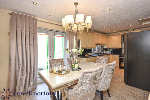 4 bedroom semi-detached house for sale, Rochdale, Greater Manchester OL16