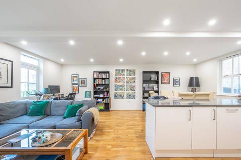 3 bedroom flat to rent, Kilburn, Kilburn, London, NW6