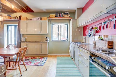 2 bedroom terraced house for sale - Lauriston Road, Brighton, East Sussex, BN1