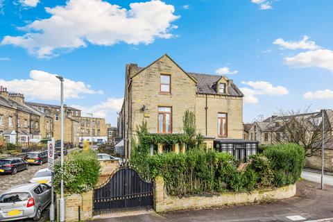 6 bedroom end of terrace house for sale, Swires Road, Halifax, HX1