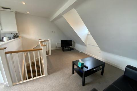 2 bedroom apartment to rent - Easton Street, Kings Court Easton Street, HP11