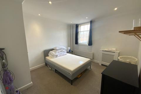 2 bedroom apartment to rent, Easton Street, Kings Court Easton Street, HP11
