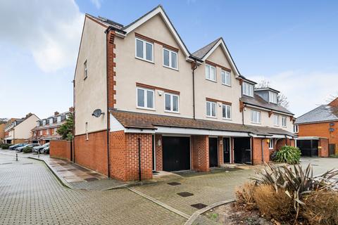 3 bedroom townhouse for sale - Hamble Drive, Hayes, UB3