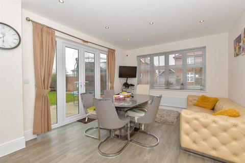 12 Cooper Drive, Herne Bay, CT6 5FF