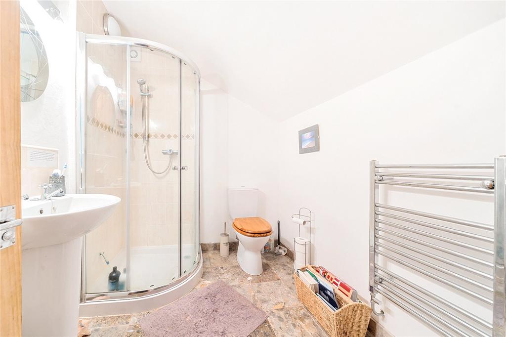 Ensuite Bedroom 2
