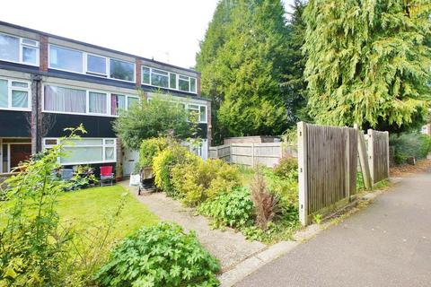 1 Leaf Close, Northwood, HA6 2YY