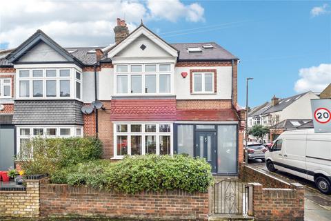 4 bedroom end of terrace house for sale, Broomwood Road, SW11