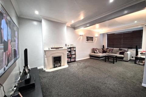 4 bedroom terraced house for sale, South End Road, South Hornchurch, Essex RM13 7XT