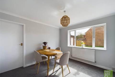 3 bedroom terraced house to rent - Honeyhill Road, Bracknell, Berkshire, RG42