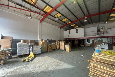 Warehouse to rent, White Hart Road, Slough, Berkshire, SL1