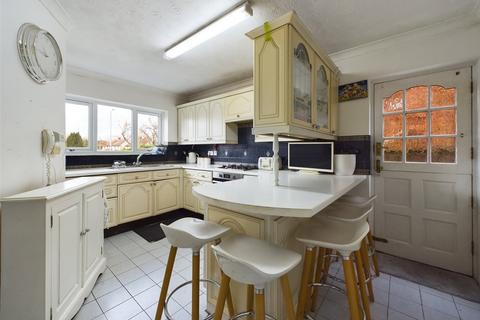 4 bedroom detached house for sale - High Road, Laindon, Basildon, Essex, SS15