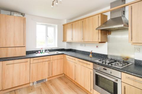 2 bedroom flat for sale, Castlerigg Way, Maidenbower, Crawley, West Sussex. RH10 7GE