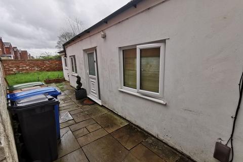 1 bedroom semi-detached bungalow for sale - Buxton Road, Great Moor, Stockport