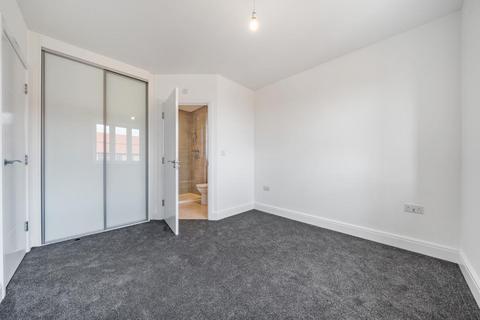 3 bedroom semi-detached house to rent, Heyford Park, Biscester OX25
