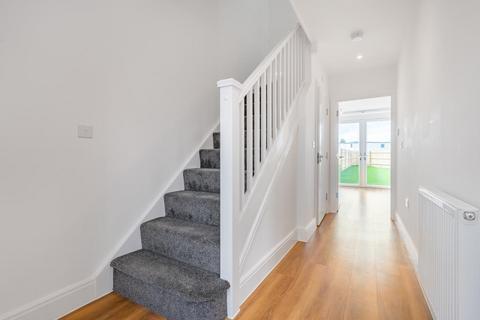 3 bedroom semi-detached house to rent, Heyford Park, Biscester OX25