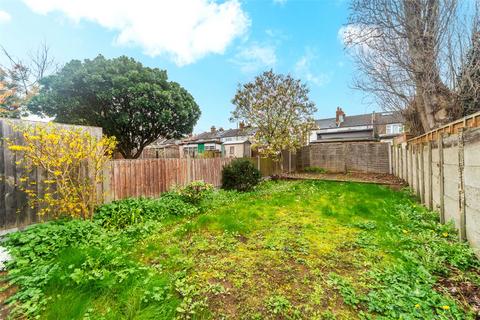 3 bedroom terraced house for sale - Willow Road, Erith, Kent, DA8