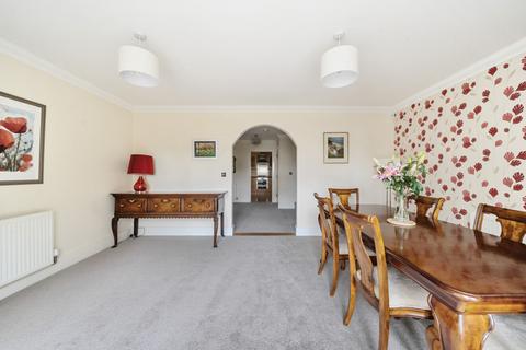 11 Bingham Close, Cirencester, GL7 1BG