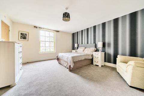 11 Bingham Close, Cirencester, GL7 1BG