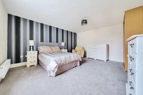 11 Bingham Close, Cirencester, GL7 1BG