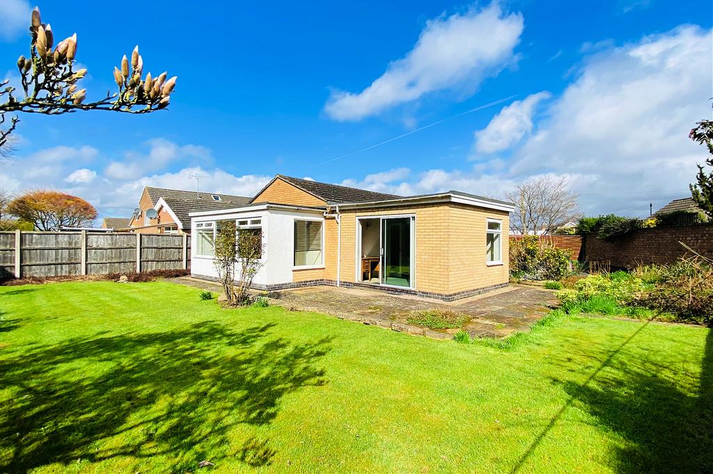 Barry Drive, Kirby Muxloe, LE9 3 bed detached bungalow for sale £350,000