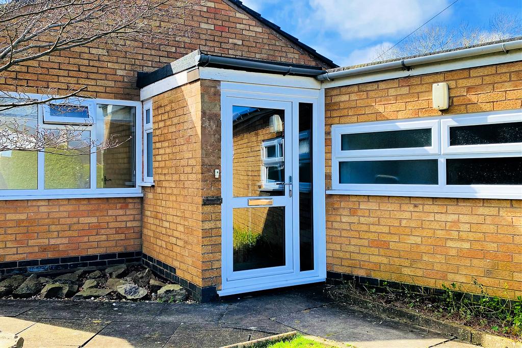 Barry Drive, Kirby Muxloe, LE9 3 bed detached bungalow for sale £350,000