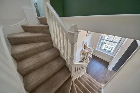 2 bedroom flat for sale, High Wycombe,  Buckinghamshire,  HP11